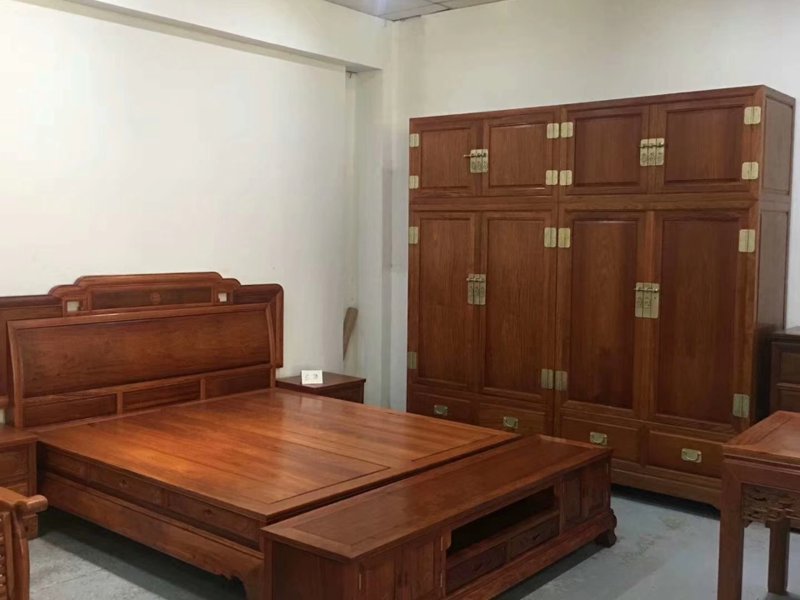 为什么一定选择红木大床,其实最大的原因就是环保健康,下面我用大床来